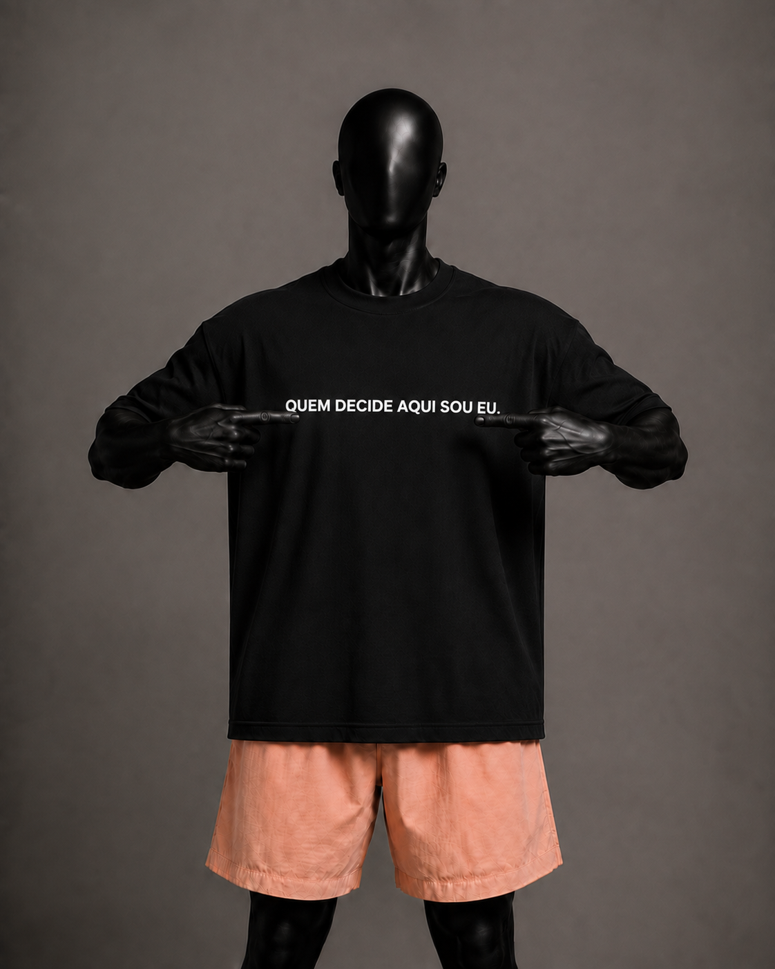 Camiseta oversized masculina Quem Decide Aqui Sou Eu — vista de frente