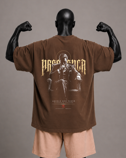 Camiseta oversized masculina Aquele que Provê PRESENÇA — detalhe 2