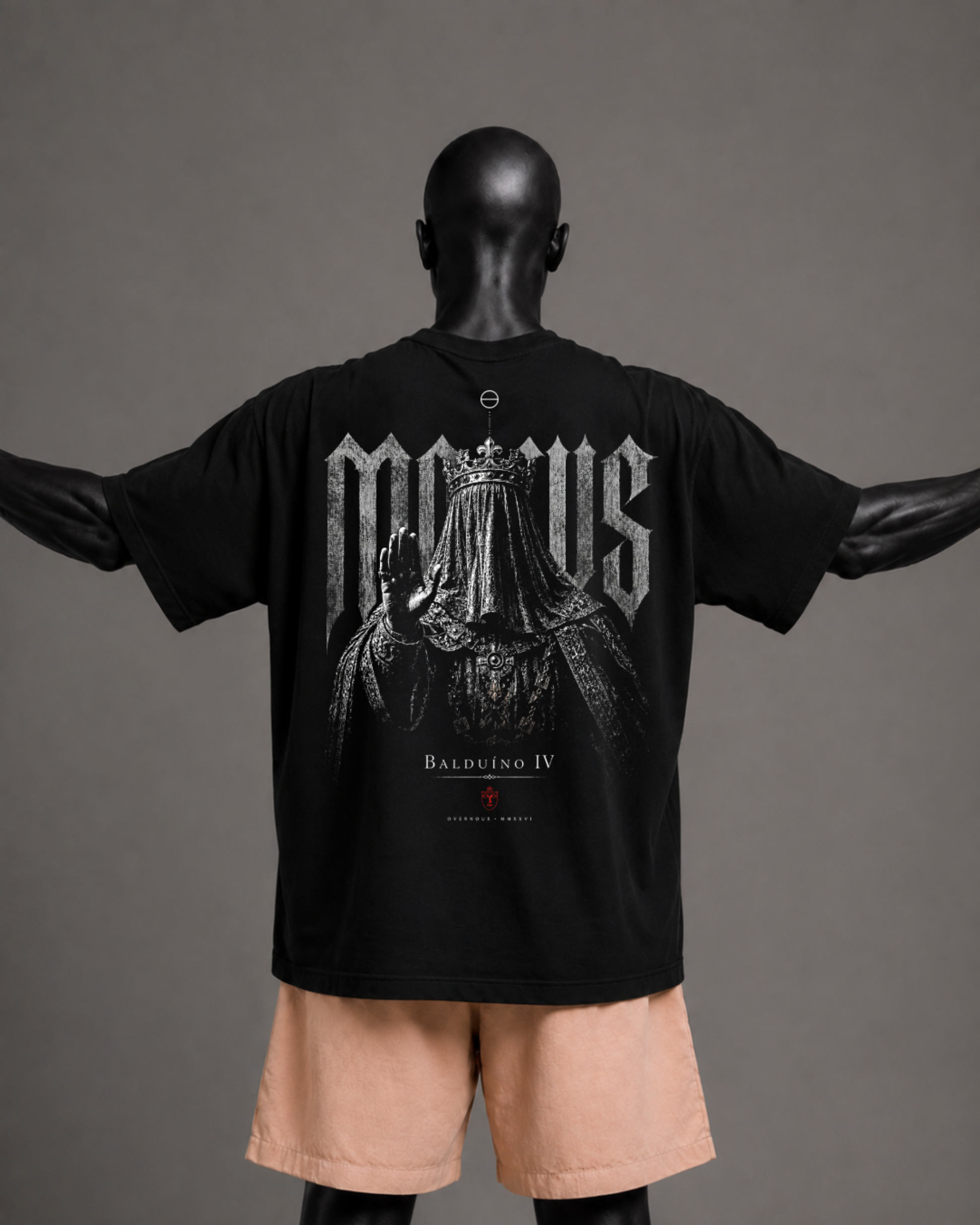 Camiseta oversized masculina Balduíno IV MOTUS — vista de costas