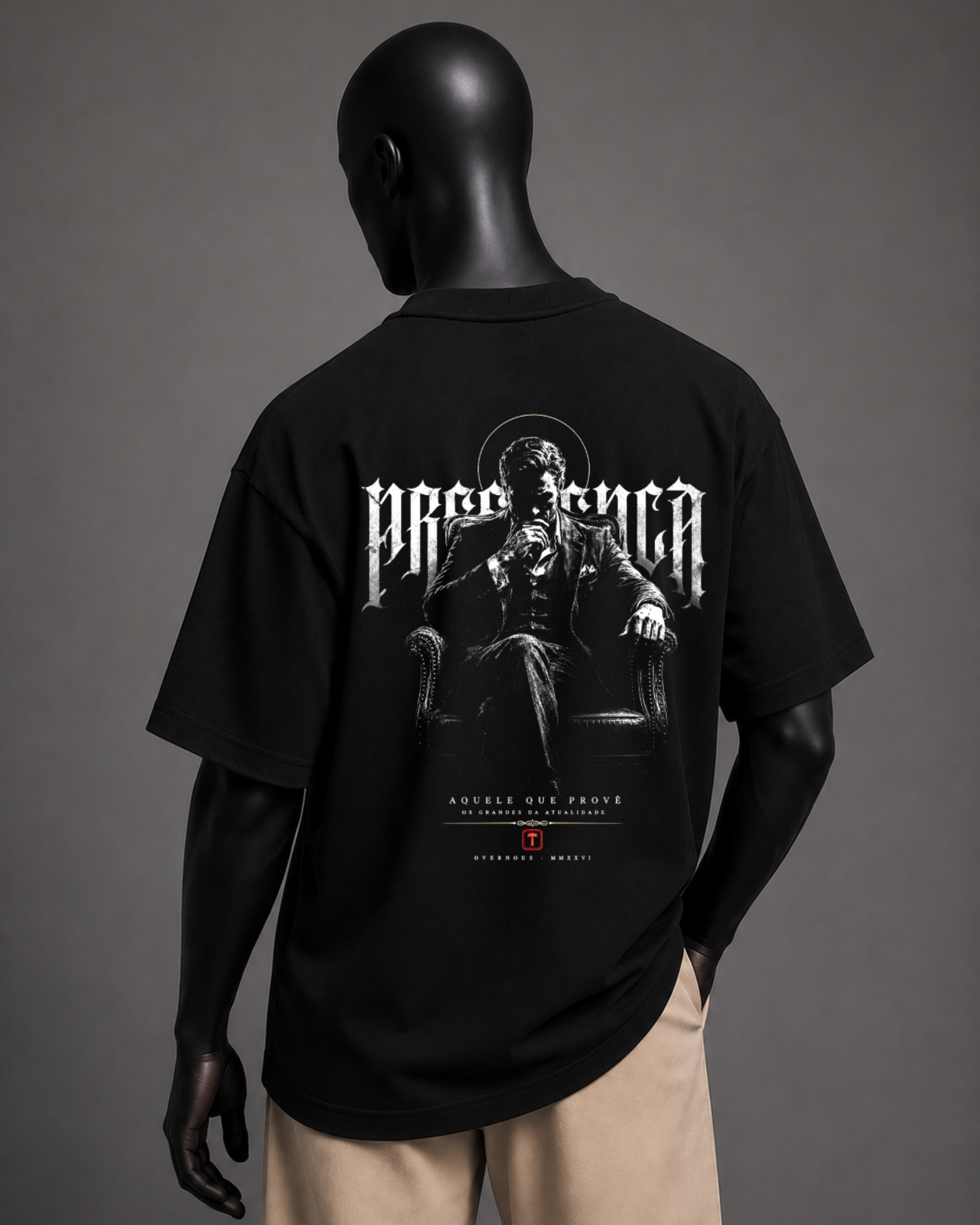 Camiseta oversized masculina Aquele que Provê PRESENÇA — vista de costas