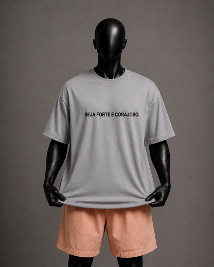 Camiseta oversized masculina Seja Forte e Corajoso — detalhe 2
