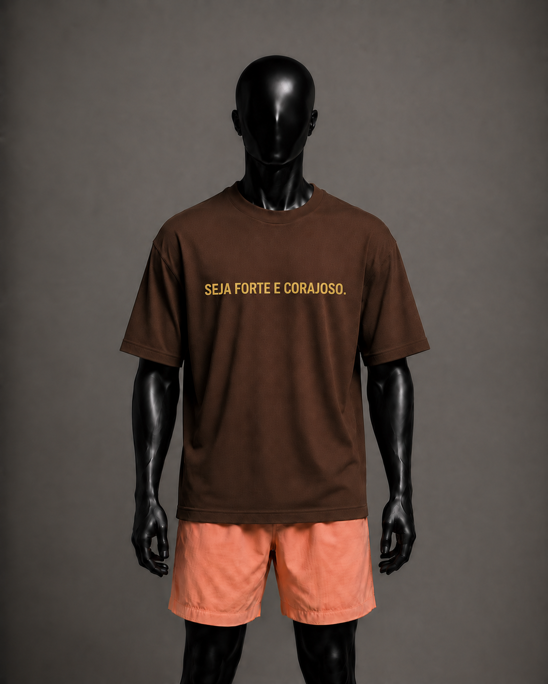Camiseta oversized masculina Seja Forte e Corajoso — vista de costas