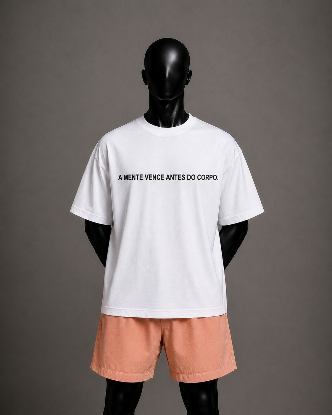 Camiseta oversized masculina A Mente Vence Antes do Corpo — detalhe 2