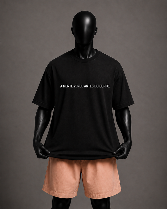 Camiseta oversized masculina A Mente Vence Antes do Corpo — vista de frente