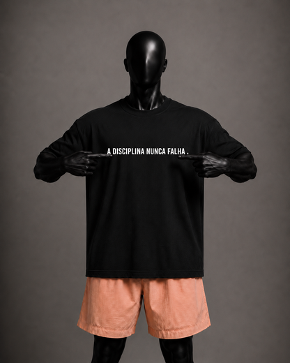 Camiseta oversized masculina A Disciplina Nunca Falha — detalhe 2