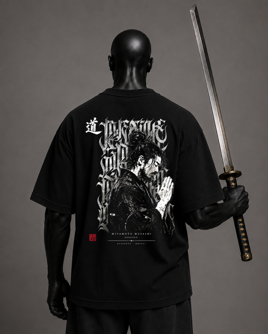 Camiseta oversized masculina Miyamoto Musashi 道 — vista de costas
