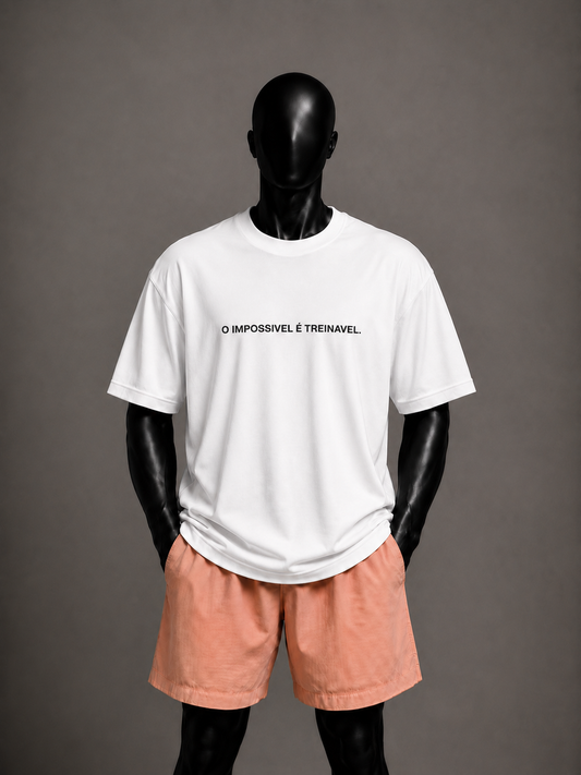 Camiseta oversized masculina O Impossível é Treinavel — vista de frente
